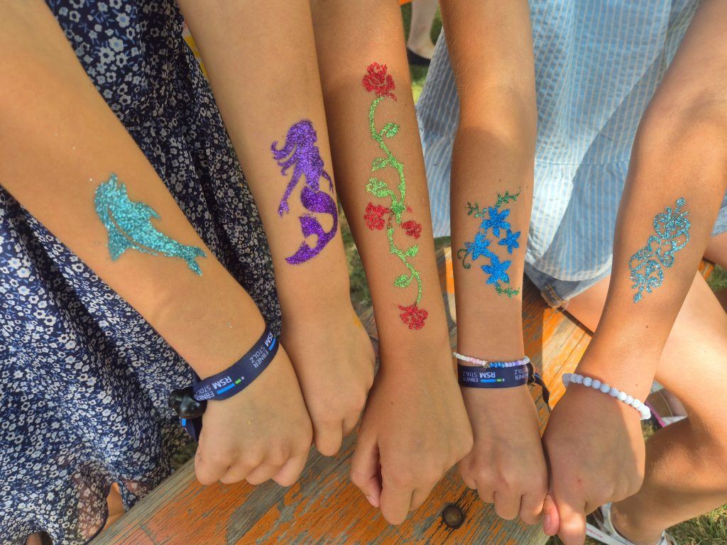 Glitzertattoos Kinderschminken buchen