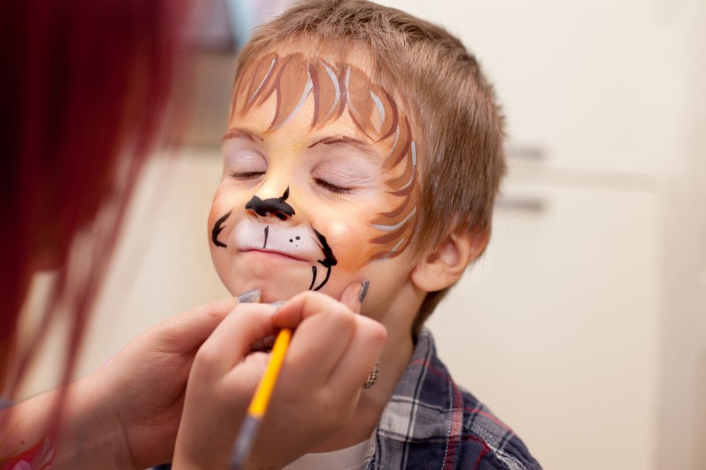 Die Kunst des Face Painting: Techniken für Profis